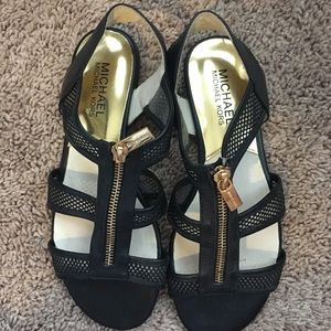 😍😍 Michael Kors Black Sandals! 😍😍